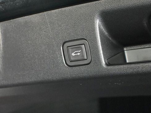 Used 2025 Chevrolet Equinox EV LT w/ LPO, Blackout Package FWD image 21