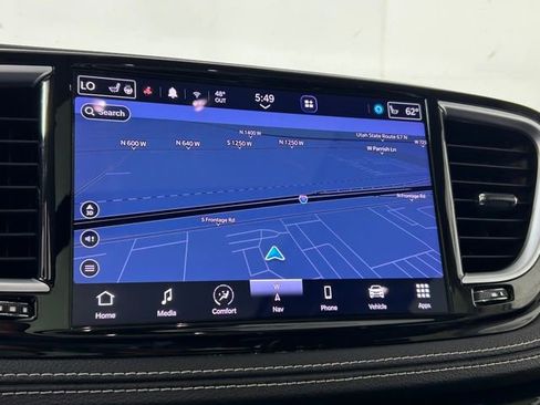 Used 2022 Chrysler Pacifica Limited image 25