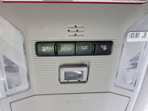 Used 2021 Toyota RAV4 XLE AWD/4WD image 17