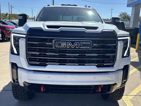 Used 2024 GMC Sierra 2500 AT4 w/ AT4 Premium Plus Package AWD/4WD image 11