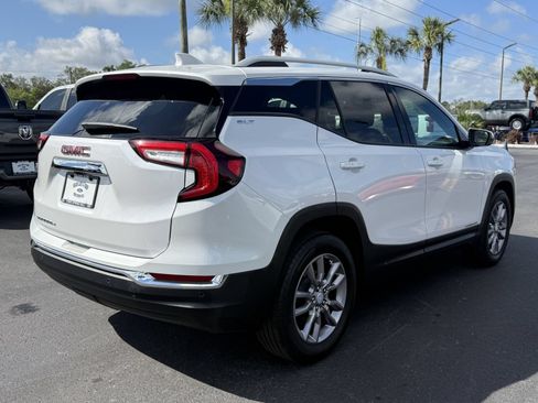 Used 2023 GMC Terrain SLT w/ Infotainment Package II FWD image 4