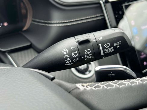 Used 2025 Jeep Grand Cherokee Altitude image 20