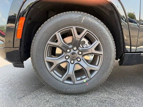 New 2026 Jeep Grand Wagoneer L Limited AWD/4WD image 7