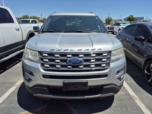 Used 2017 Ford Explorer XLT AWD/4WD image 2