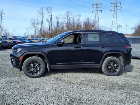 New 2026 Jeep Grand Cherokee Altitude AWD/4WD image 2
