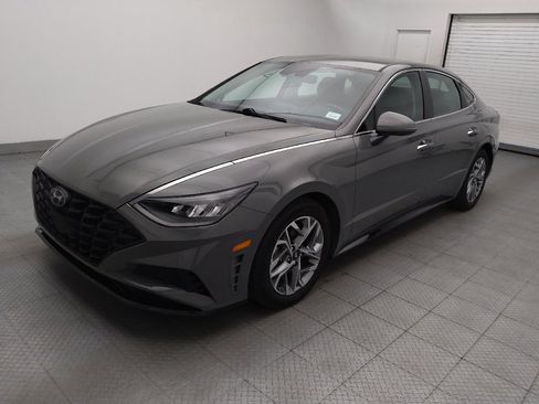 Used 2020 Hyundai Sonata SEL w/ Convenience Package FWD image 2