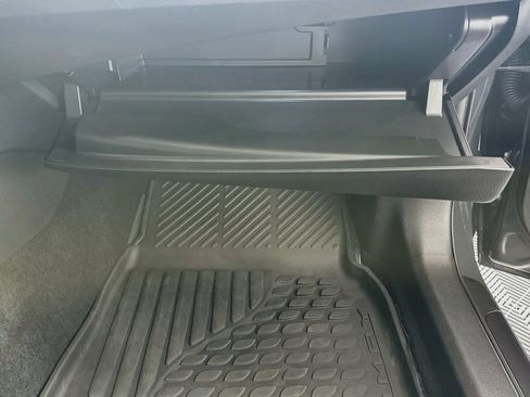Used 2025 Toyota Camry SE FWD image 32