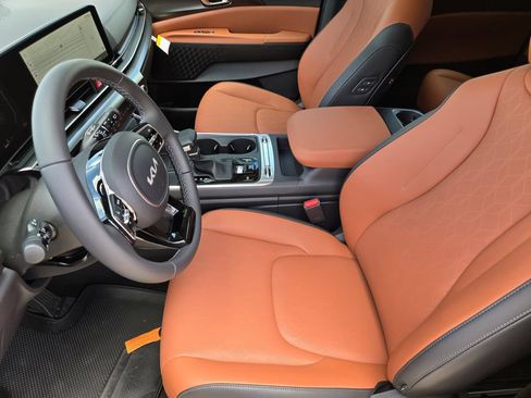 New 2026 Kia Carnival SX w/ SX Dark Edition Package FWD image 10