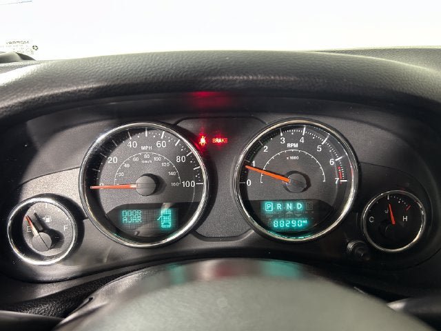 Used 2015 Jeep Wrangler Unlimited Sahara w/ Connectivity Group AWD/4WD image 18