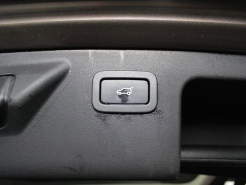 Used 2017 Land Rover Discovery Sport HSE image 25