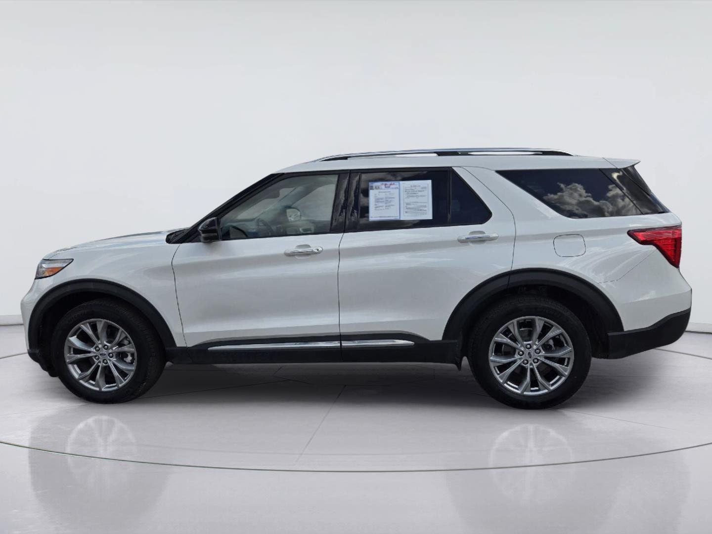 Used 2023 Ford Explorer Limited w/ Equipment Group 301A AWD/4WD image 4