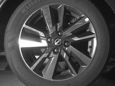 Used 2025 Nissan Versa SV FWD image 15