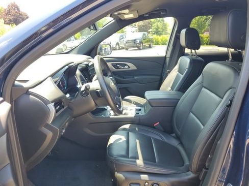 Used 2022 Chevrolet Traverse LT w/ LT Premium Package FWD image 14