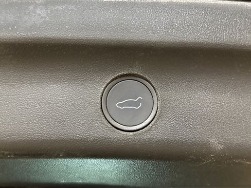 Used 2022 Tesla Model Y Performance image 44