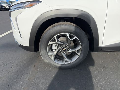 New 2026 Chevrolet Trax LT w/ Driver Confidence Package image 9