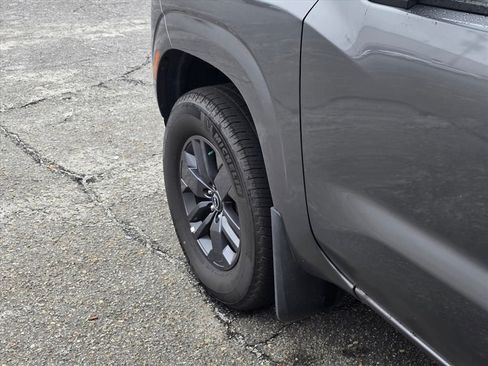Used 2025 Nissan Frontier SV AWD/4WD image 17