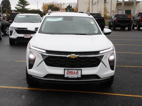 New 2026 Chevrolet Trax LT w/ LT Convenience Package image 2