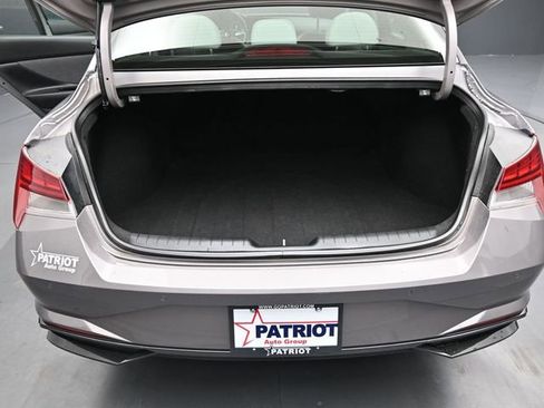 Used 2023 Hyundai Elantra Limited image 18