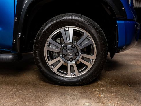 Used 2018 Toyota Tundra Platinum image 11