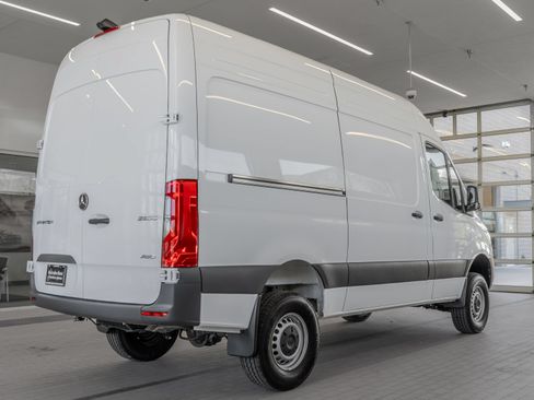 Used 2025 Mercedes-Benz Sprinter 2500 image 29
