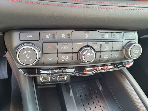 Used 2025 Dodge Durango GT image 22