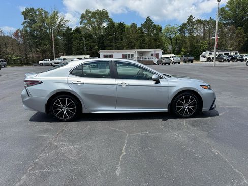Used 2024 Toyota Camry SE AWD/4WD image 5