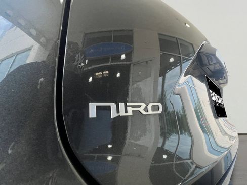 Used 2023 Kia Niro Wave w/ Wave Preserve Package FWD image 31