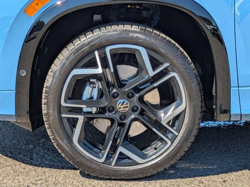 Certified 2025 Volkswagen Tiguan SEL R-Line AWD/4WD image 42