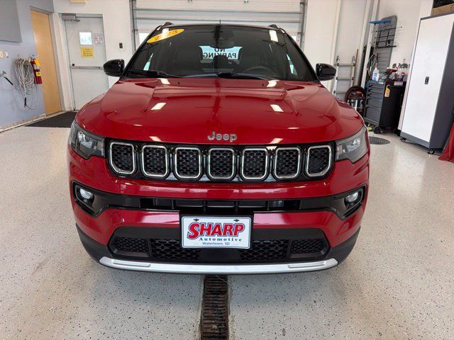Used 2023 Jeep Compass Limited w/ Sun and Sound Group AWD/4WD image 3