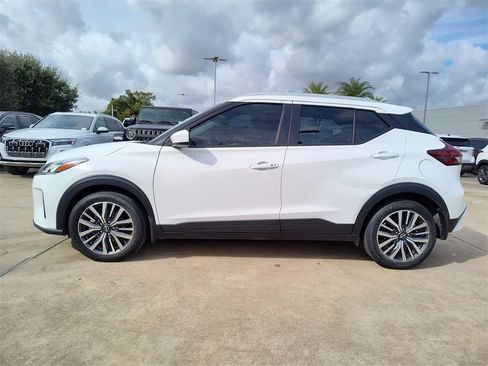 Used 2023 Nissan Kicks SV image 4