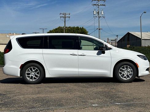 New 2026 Chrysler Voyager LX image 3