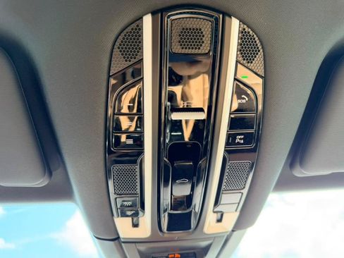 Used 2023 Porsche Cayenne AWD/4WD image 31