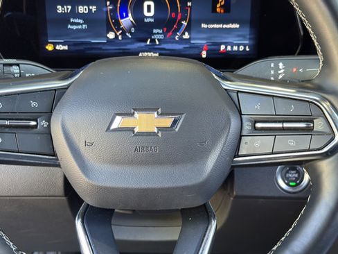 Used 2025 Chevrolet Traverse LT FWD image 18