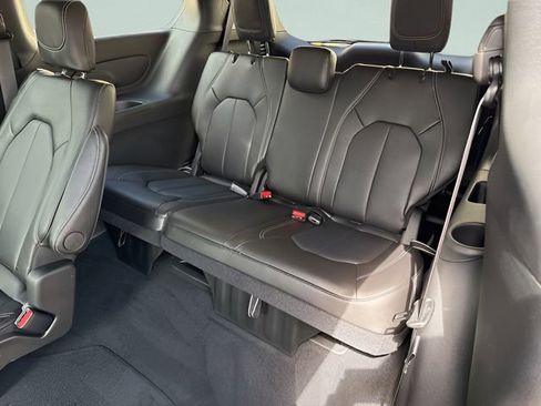 New 2026 Chrysler Pacifica Select image 15