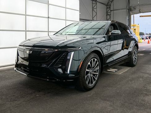 Used 2024 Cadillac Lyriq Sport AWD/4WD image 2