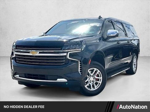 Used 2024 Chevrolet Suburban LT w/ Luxury Package RWD image 1