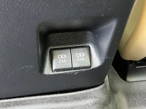 Used 2020 Toyota 4Runner SR5 AWD/4WD image 17
