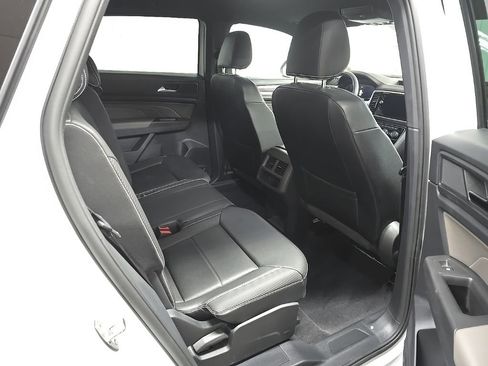 Used 2023 Volkswagen Atlas Cross Sport SE AWD/4WD image 17