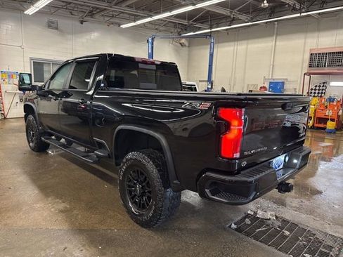 Used 2024 Chevrolet Silverado 2500 ZR2 w/ Technology Package AWD/4WD image 4