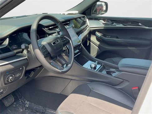 Used 2023 Jeep Grand Cherokee Trailhawk image 18