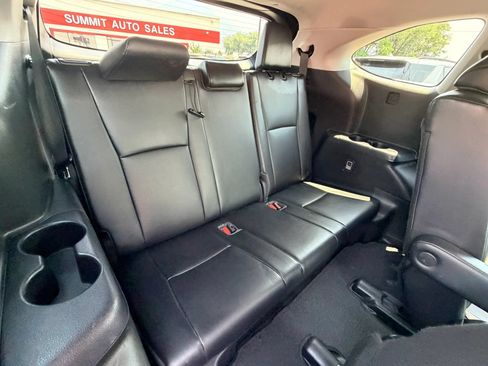 Used 2023 Toyota Highlander XLE AWD/4WD image 24