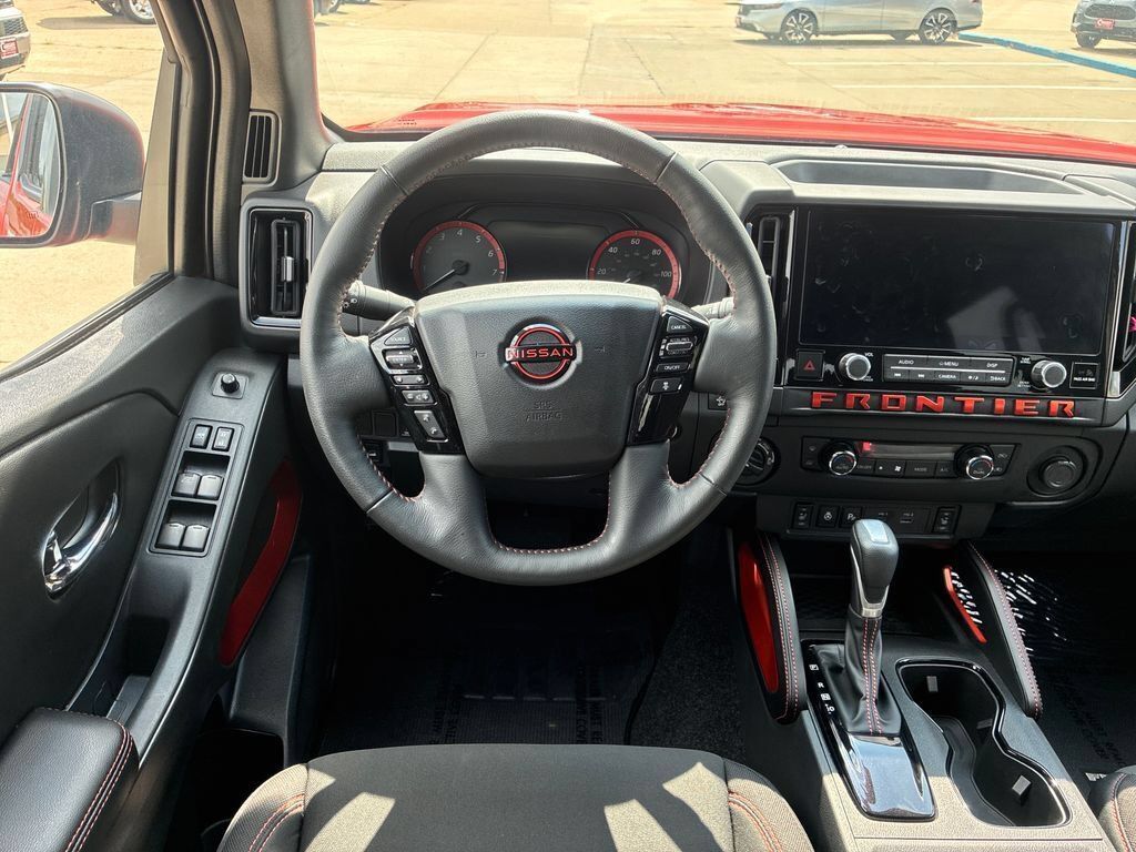Used 2025 Nissan Frontier PRO-4X w/ Pro Convenience Package AWD/4WD image 13