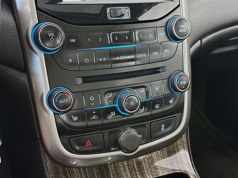 Used 2015 Chevrolet Malibu LT w/ Leather Package FWD image 18