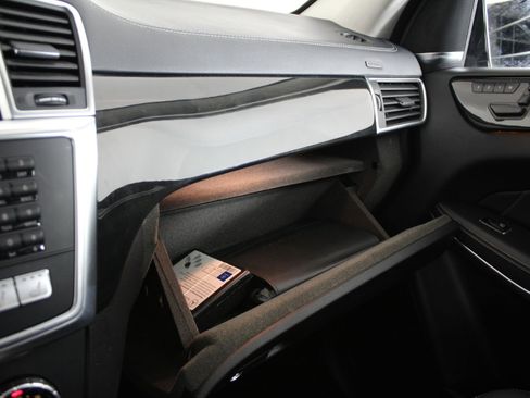 Used 2015 Mercedes-Benz GL 550 GL 550 image 29