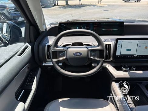 Certified 2025 Ford Expedition Active AWD/4WD image 17