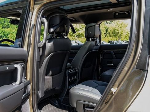 New 2026 Land Rover Defender 130 X-Dynamic SE AWD/4WD image 51