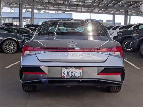 Used 2025 Hyundai Elantra SEL image 3