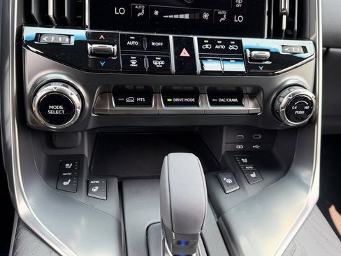 New 2026 Lexus LX 700h Luxury AWD/4WD image 31