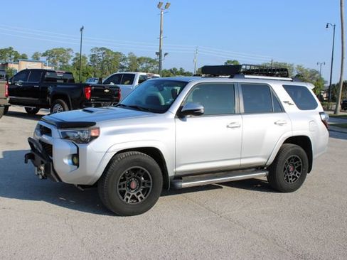 Used 2018 Toyota 4Runner TRD Off-Road Premium AWD/4WD image 5