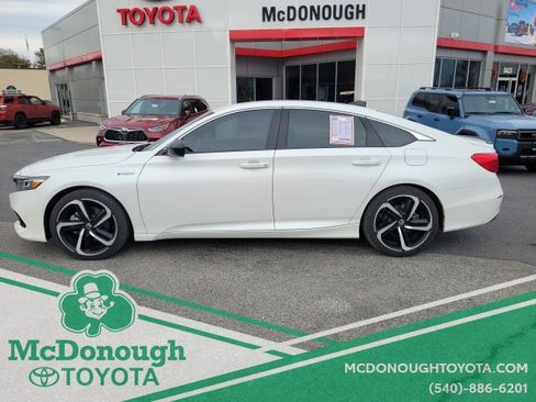 Used 2022 Honda Accord Sport image 2